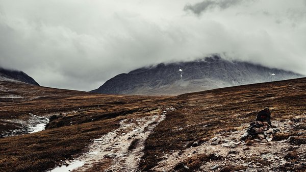 How can you capture stunning sunset views while visiting the coastal towns of Cornwall?