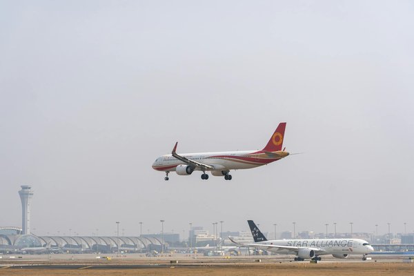 How can you save money on tickets for popular UK attractions like the Tower of London?