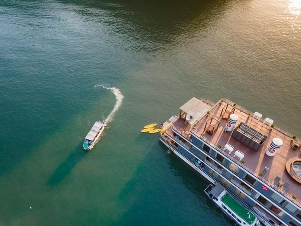 How do you choose the best campsite for stargazing in the British countryside?